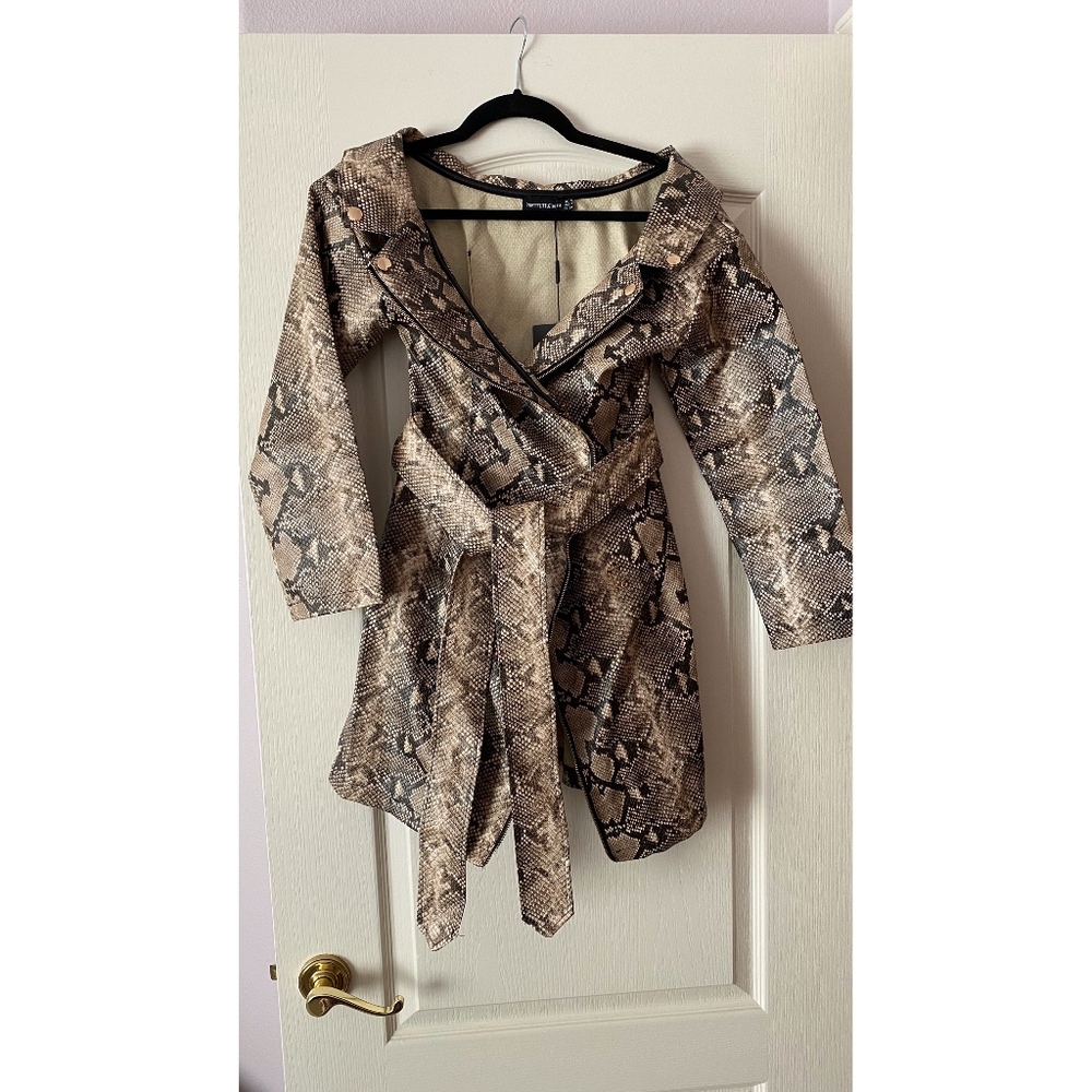 PrettyLittleThing Snake Blazer Dress Coat